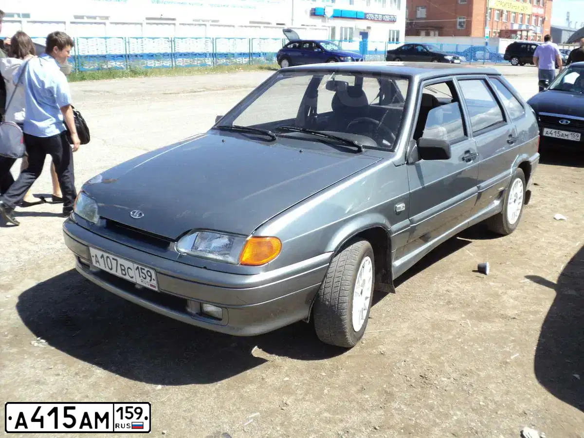 Фото автомобиля LADA 2172 PRIORA, 2011 — госномер У204НН55. Цвет: Сине-Черный