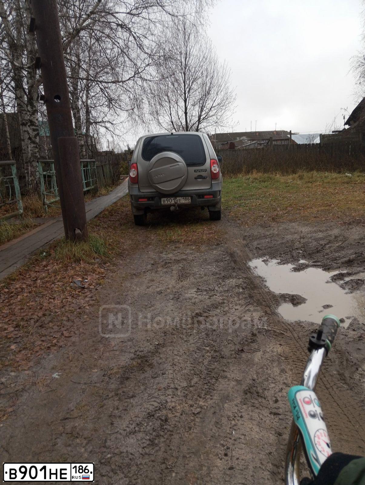 Фото автомобиля CHEVROLET NIVA, 2016 — госномер В901НЕ186. Цвет: Серо-коричневый металлик