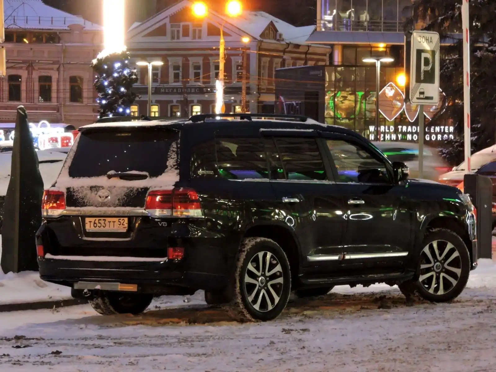 Фото автомобиля TOYOTA LANDCRUISER 200, 2019 — госномер Х729ВХ152. Цвет: ЧЕРНЫЙ