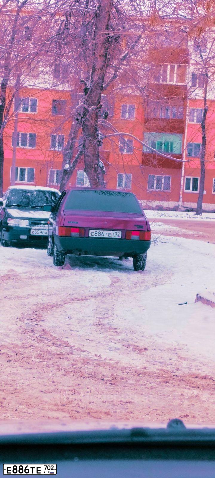 Фото автомобиля LADA 2109 SAMARA, 2000 — госномер Е886ТЕ702. Цвет: ТЕМНО-БОРДОВЫЙ