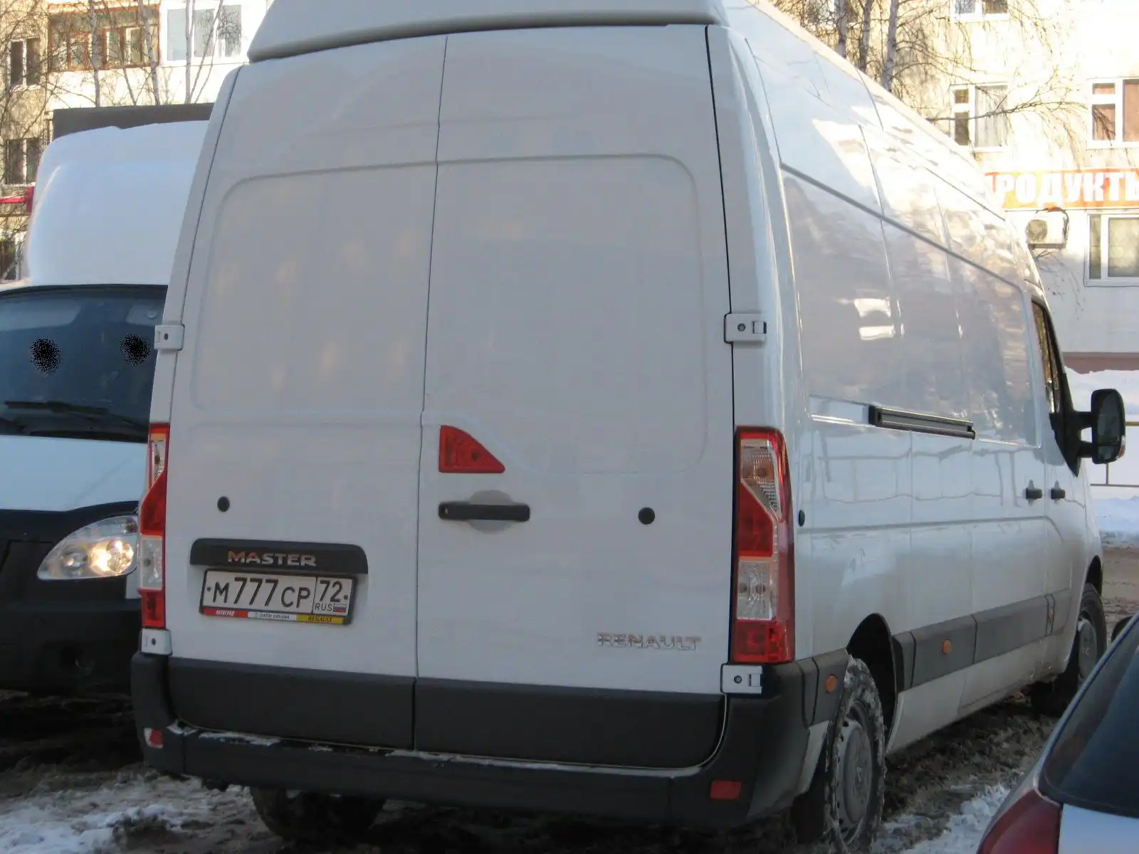 Фото автомобиля RENAULT MASTER, 2012 — госномер М777СР72. Цвет: Белый