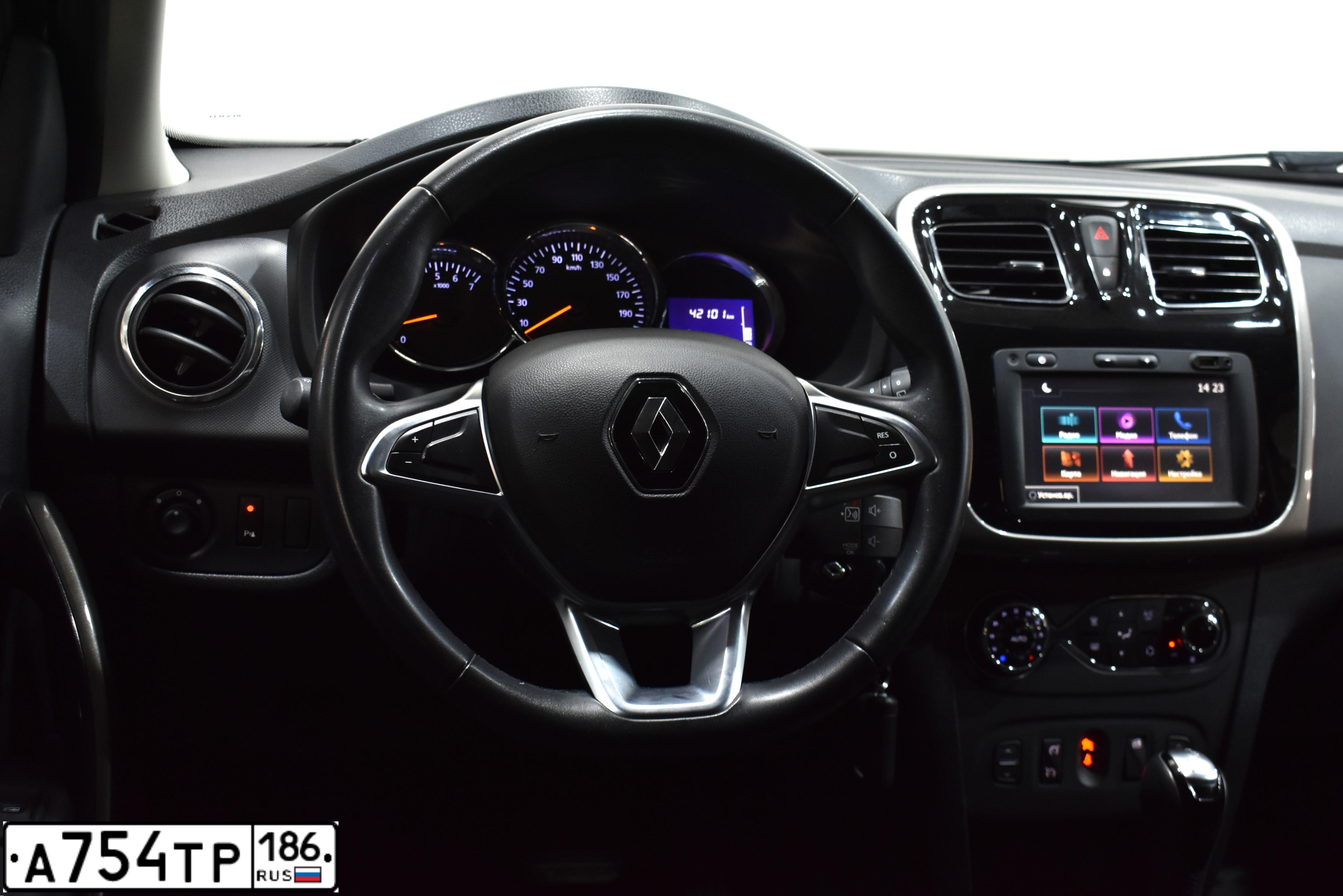 Фото автомобиля RENAULT SANDERO, 2018 — госномер А754ТР186. Цвет: КОРИЧНЕВЫЙ