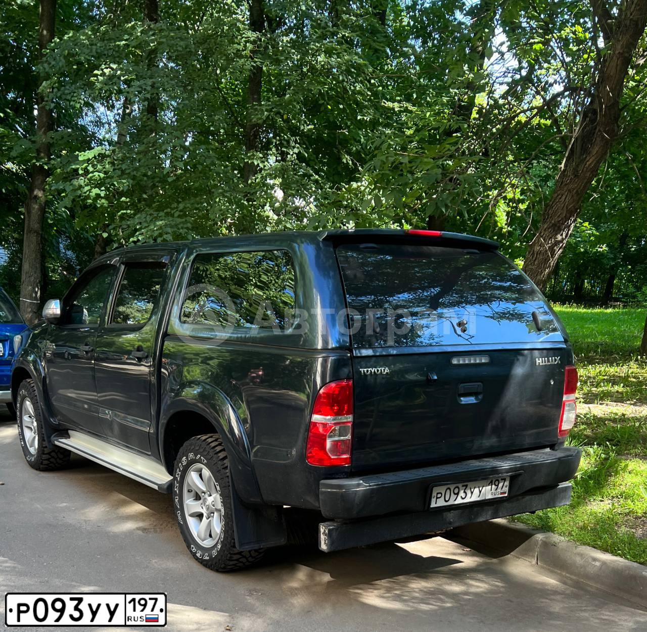 Фото автомобиля TOYOTA HILUX, 2012 — госномер Р093УУ197. Цвет: ТЕМНО-СЕРЫЙ