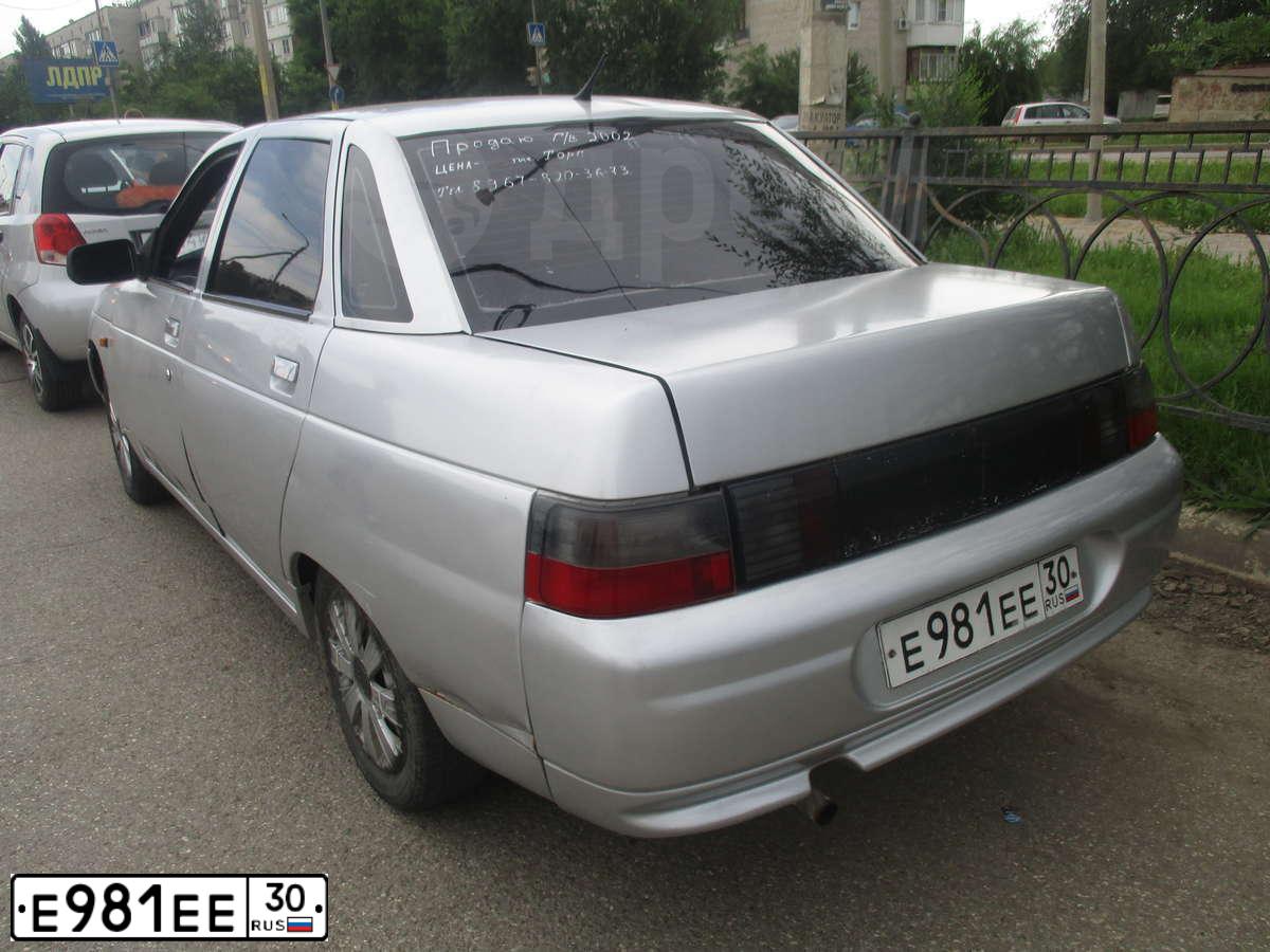 Фото автомобиля LADA 2110, 2002 — госномер Е981ЕЕ30. Цвет: Серебристый