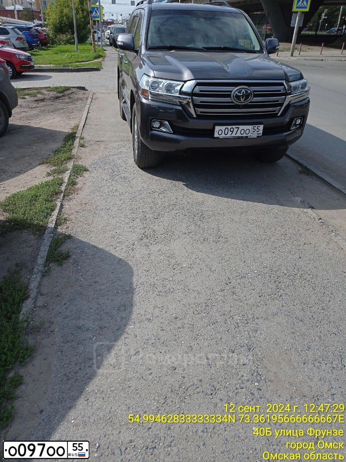 Фото автомобиля TOYOTA LANDCRUISER 200, 2019 — госномер О097ОО55. Цвет: СЕРЫЙ