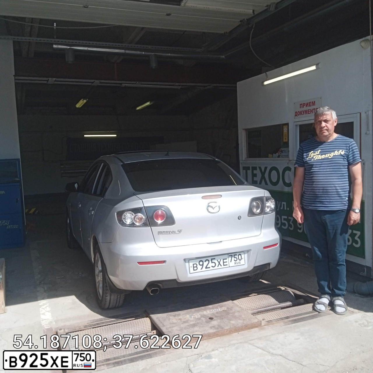 Фото автомобиля MAZDA 3, 2006 — госномер В925ХЕ750. Цвет: Серебристый