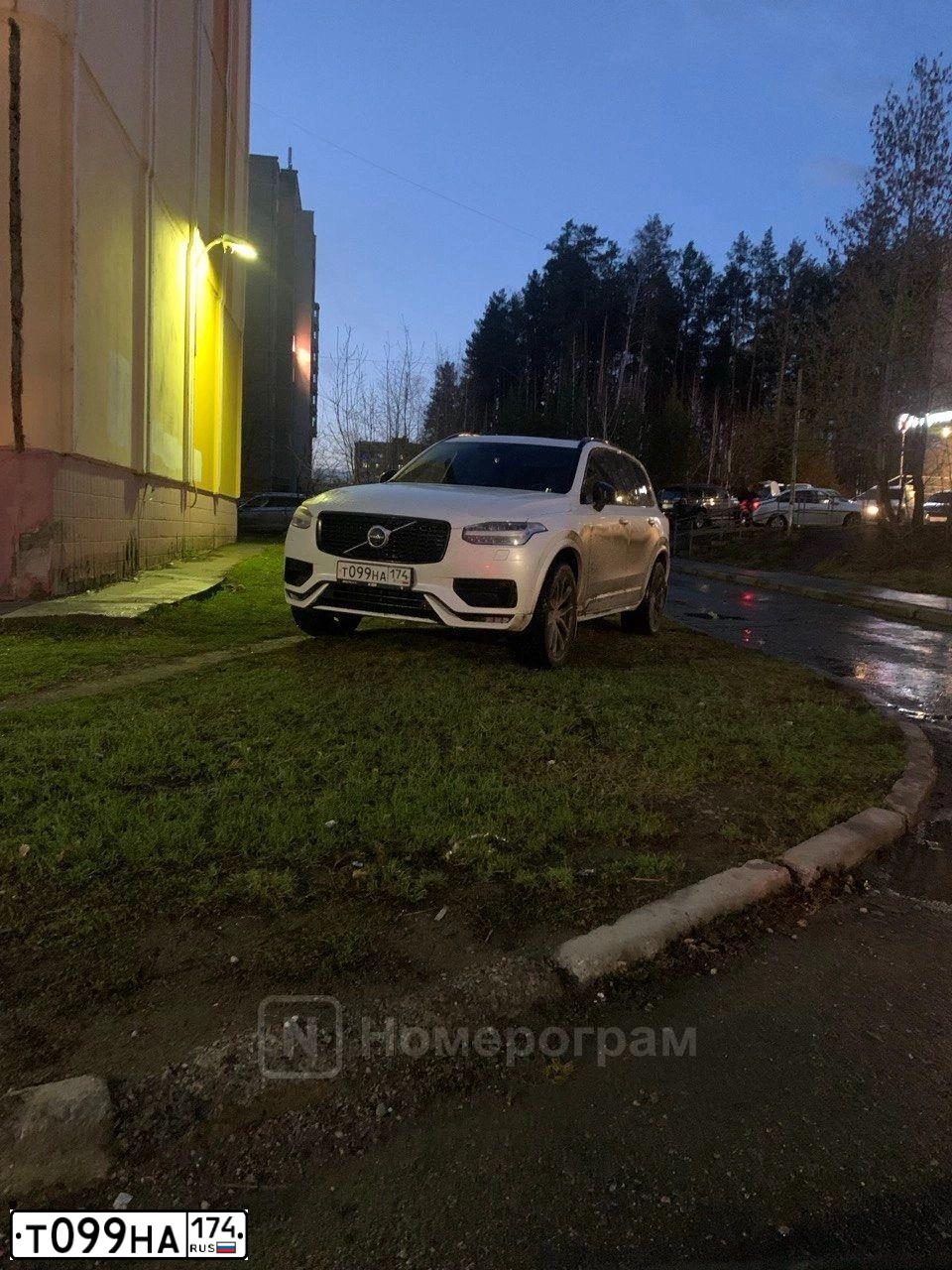Фото автомобиля VOLVO XC90, 2017 — госномер Т099НА174. Цвет: ЖЕМЧУЖНО-БЕЛЫЙ