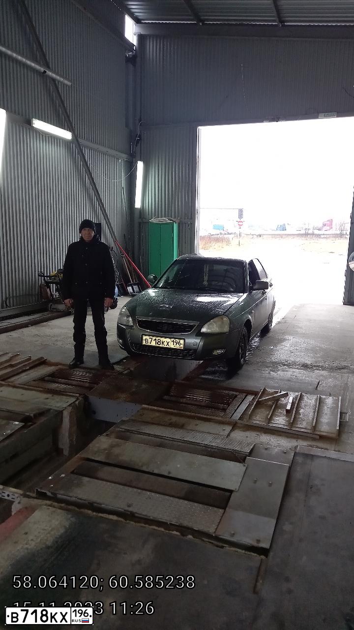 Фото автомобиля LADA 2170 PRIORA, 2009 — госномер В718КХ196. Цвет: СРЕДНИЙ СЕРО-ЗЕЛЕНЫЙ МЕТ