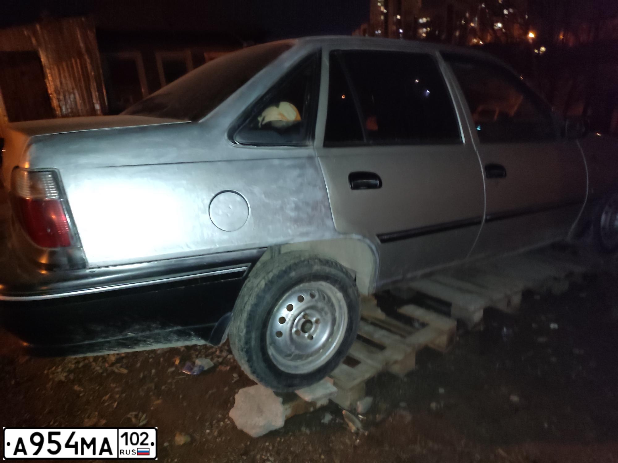 Фото автомобиля DAEWOO NEXIA, 2007 — госномер О777ВА702. Цвет: СЕРЫЙ