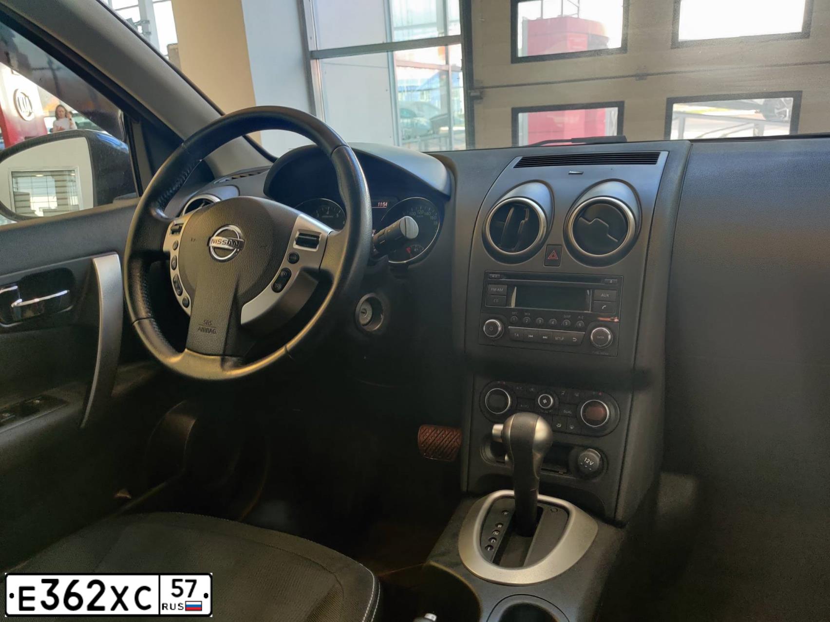 Фото автомобиля NISSAN QASHQAI, 2013 — госномер Е362ХС57. Цвет: ФИОЛЕТОВЫЙ