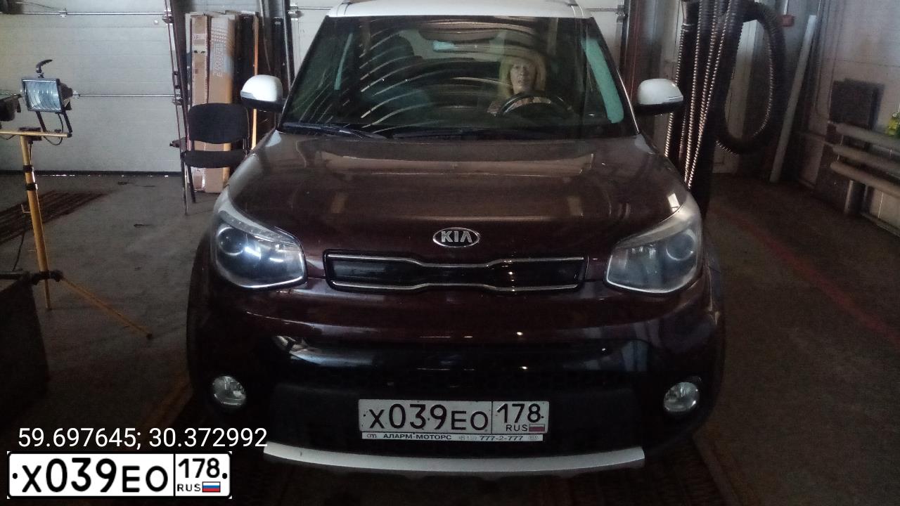 Фото автомобиля KIA SOUL, 2017 — госномер Х039ЕО178. Цвет: Коричневый