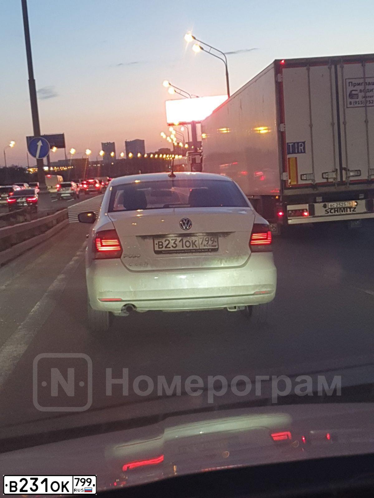Фото автомобиля VOLKSWAGEN POLO, 2018 — госномер В231ОК799. Цвет: БЕЛЫЙ