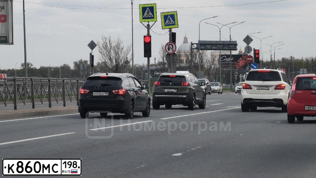 Фото автомобиля PEUGEOT 3008, 2020 — госномер К860МС198. Цвет: СЕРЫЙ