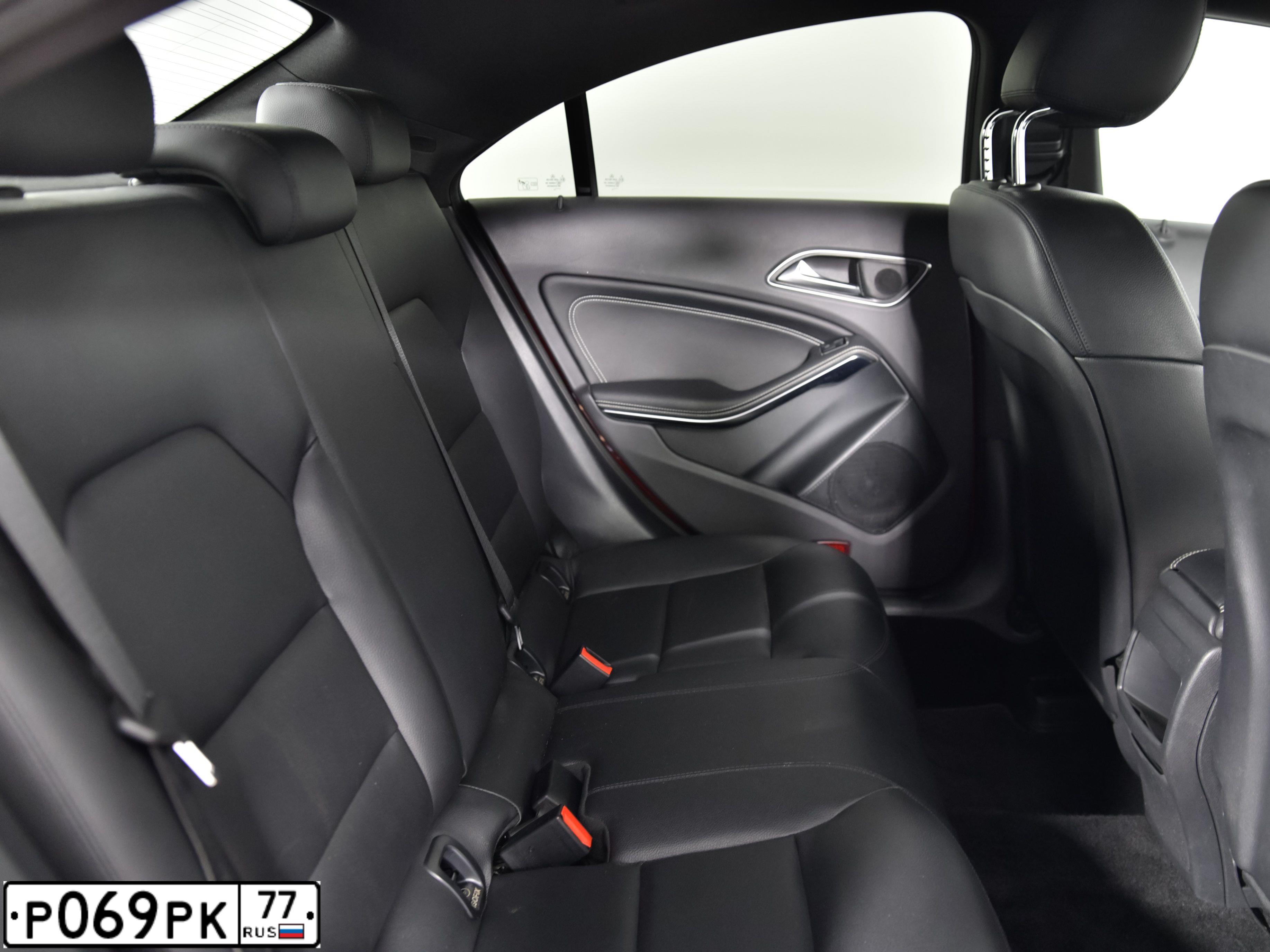 Фото автомобиля MERCEDES-BENZ CLA200, 2013 — госномер М501ХВ35. Цвет: Красный
