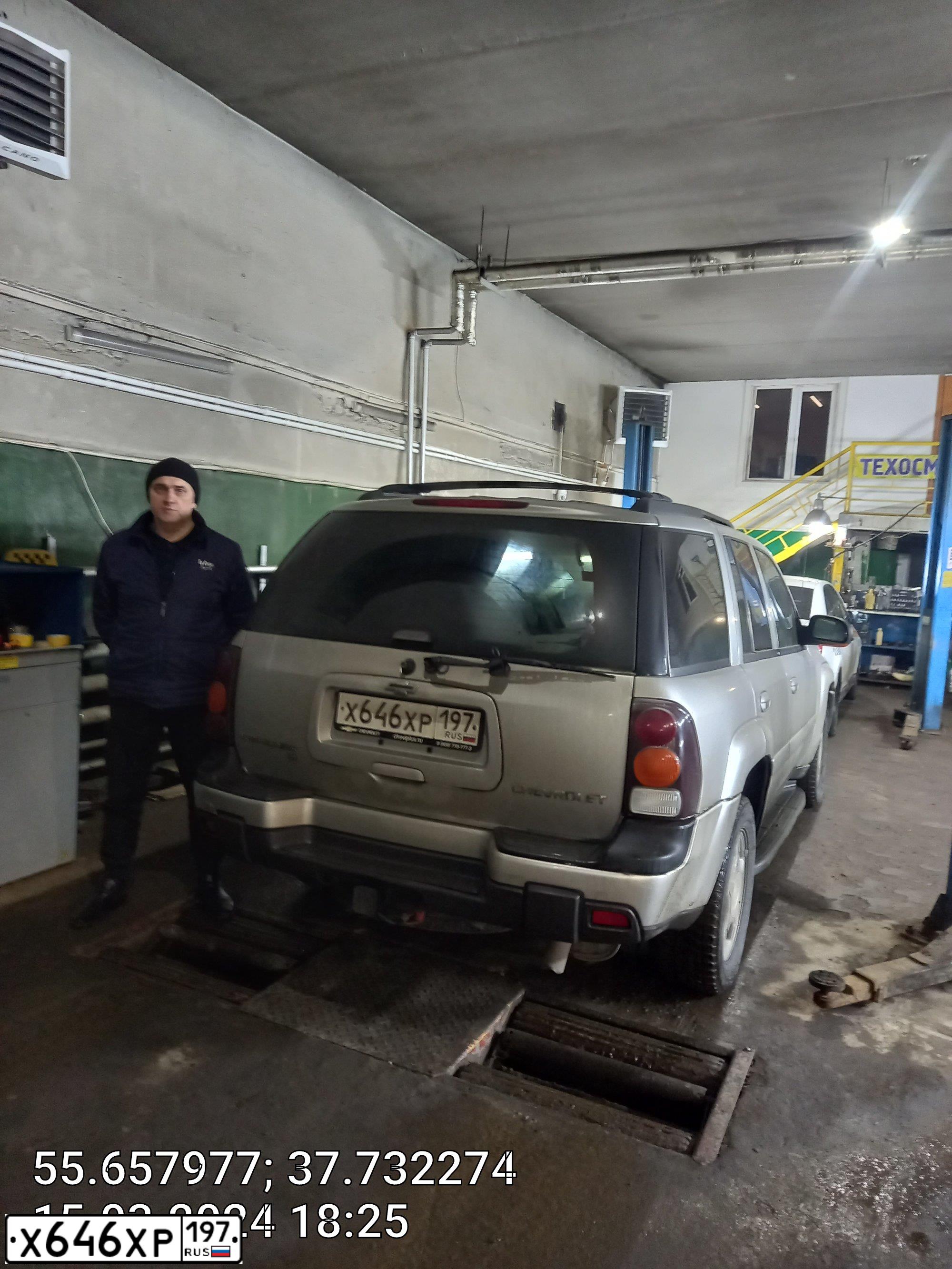 Фото автомобиля CHEVROLET TRAILBLAZER, 2005 — госномер Р888ОК52. Цвет: Серый