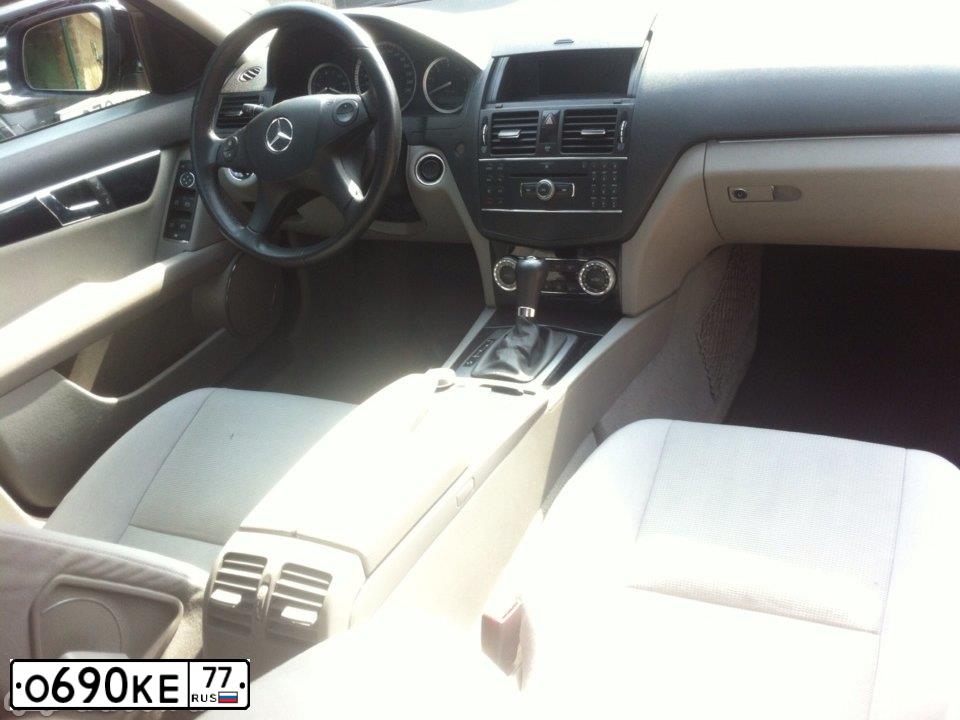 Фото автомобиля MERCEDES-BENZ C200, 2007 — госномер Е195УО60. Цвет: ЧЕРНЫЙ