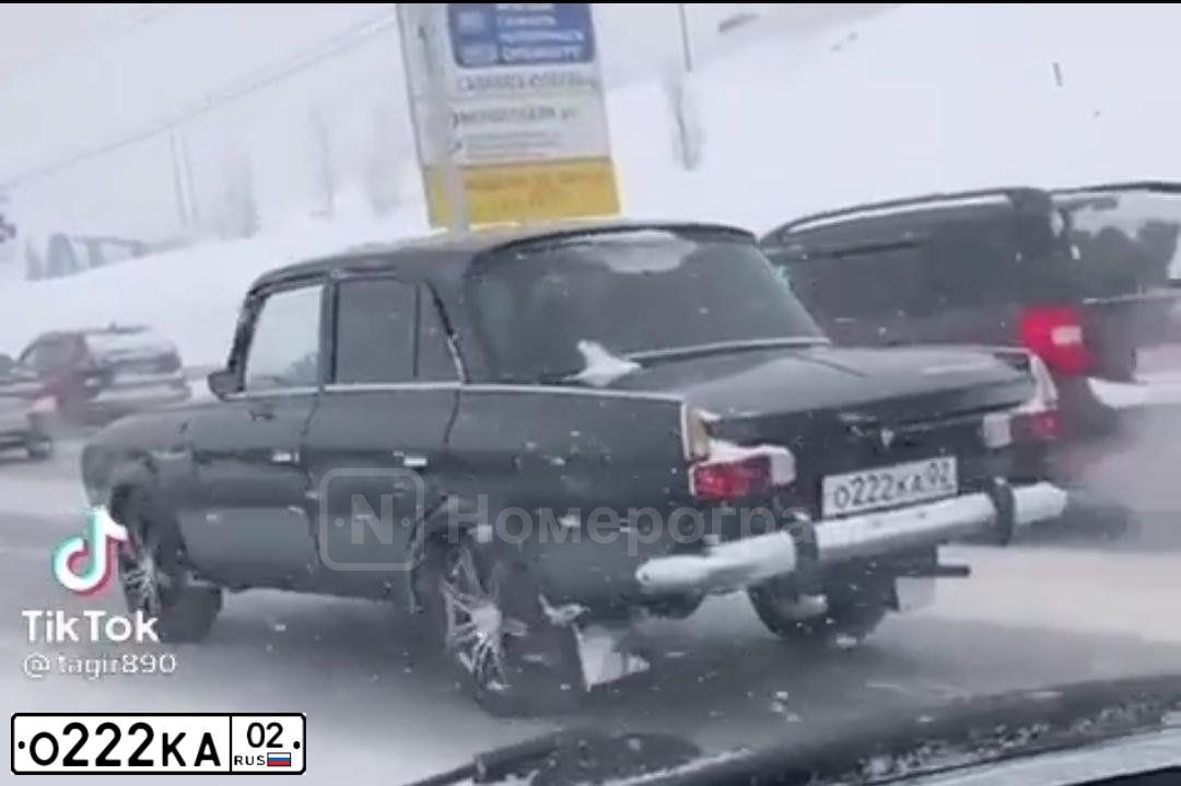 Фото автомобиля TOYOTA CAMRY, 2018 — госномер Н680АУ196