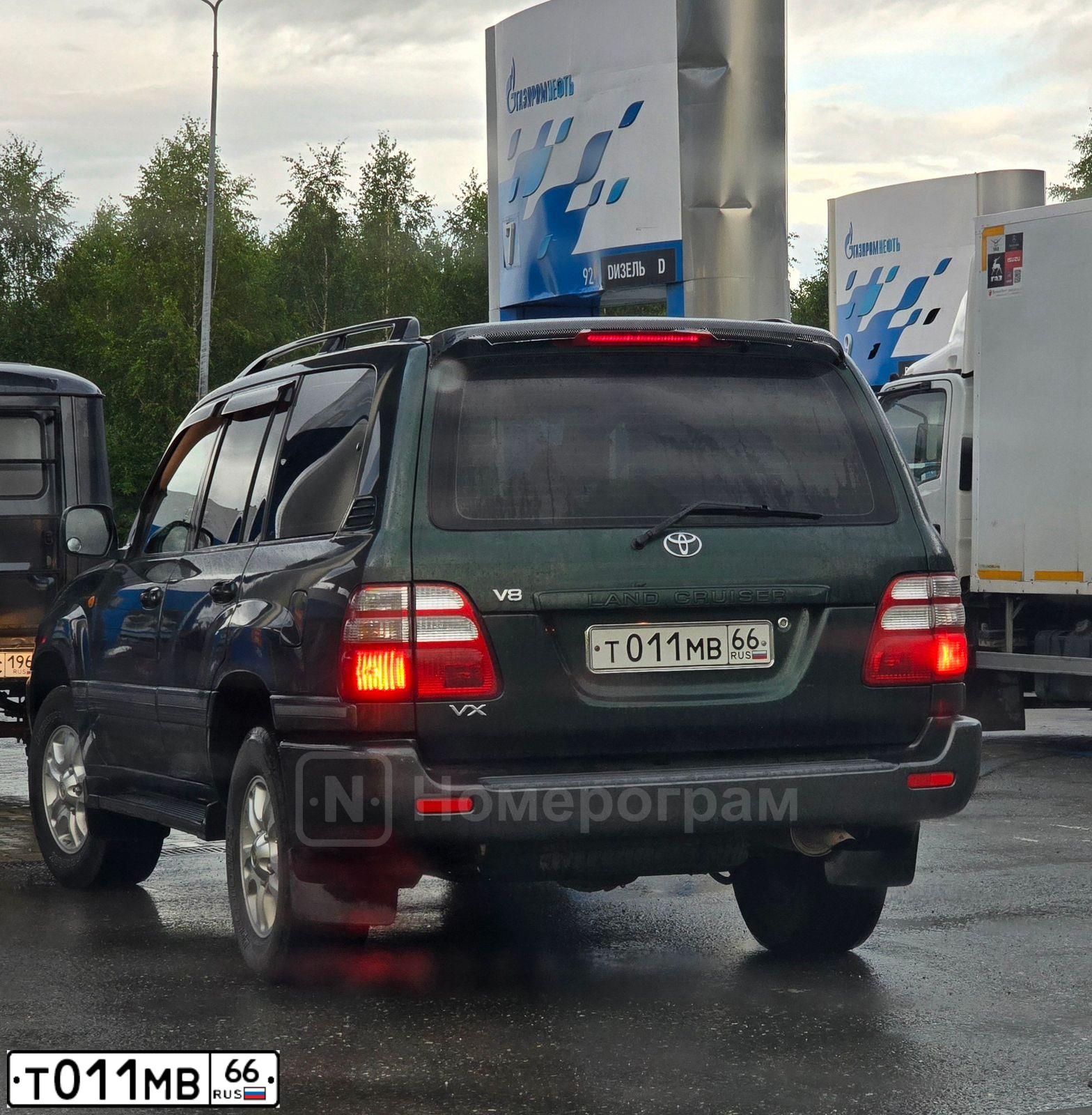 Фото автомобиля TOYOTA LANDCRUISER, 2004 — госномер Т011МВ66. Цвет: ТЕМНО-ЗЕЛЕНЫЙ