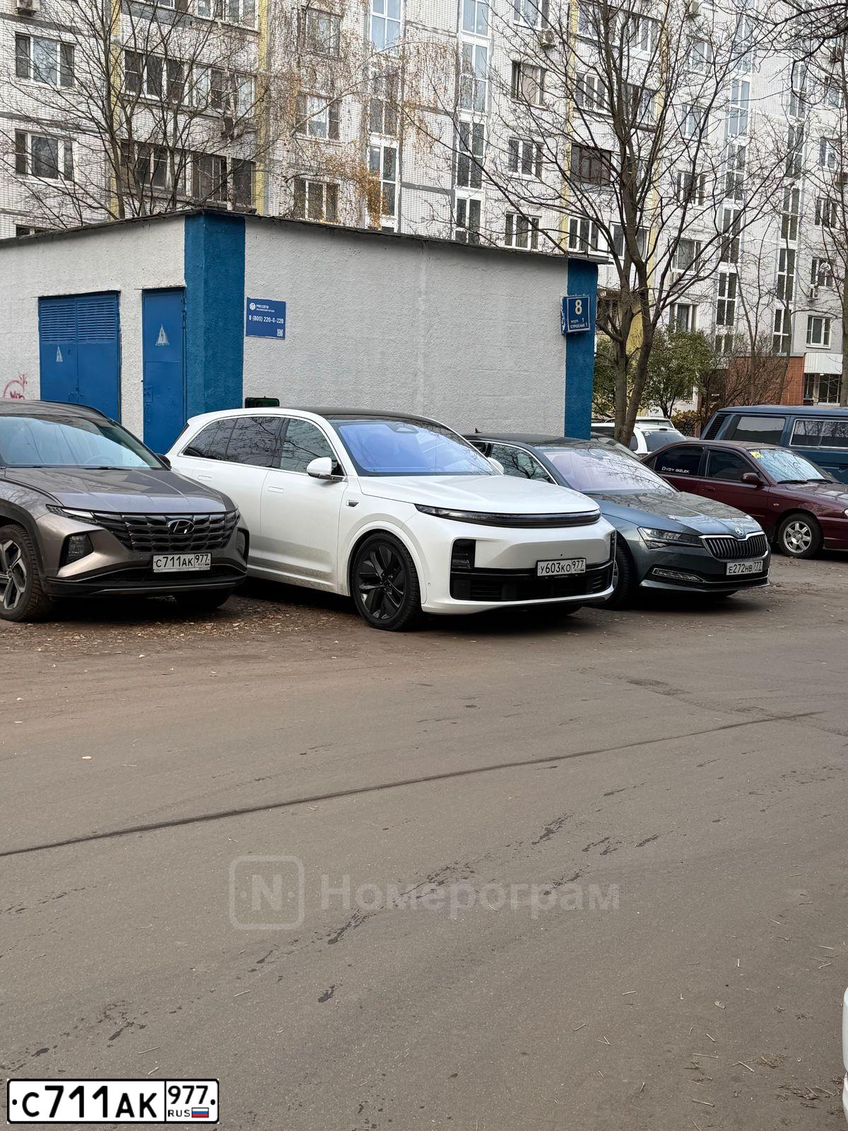 Фото автомобиля HYUNDAI TUCSON, 2022 — госномер С711АК977. Цвет: Коричневый