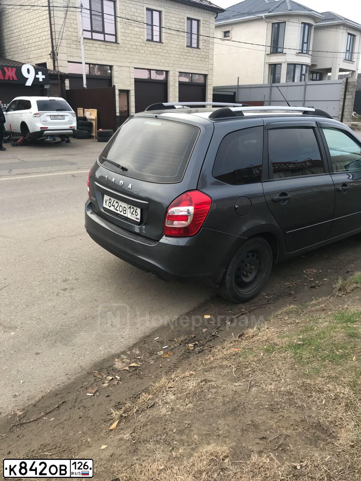 Фото автомобиля LADA 2194 KALINA, 2019 — госномер К842ОВ126. Цвет: серебристо-темно-серый