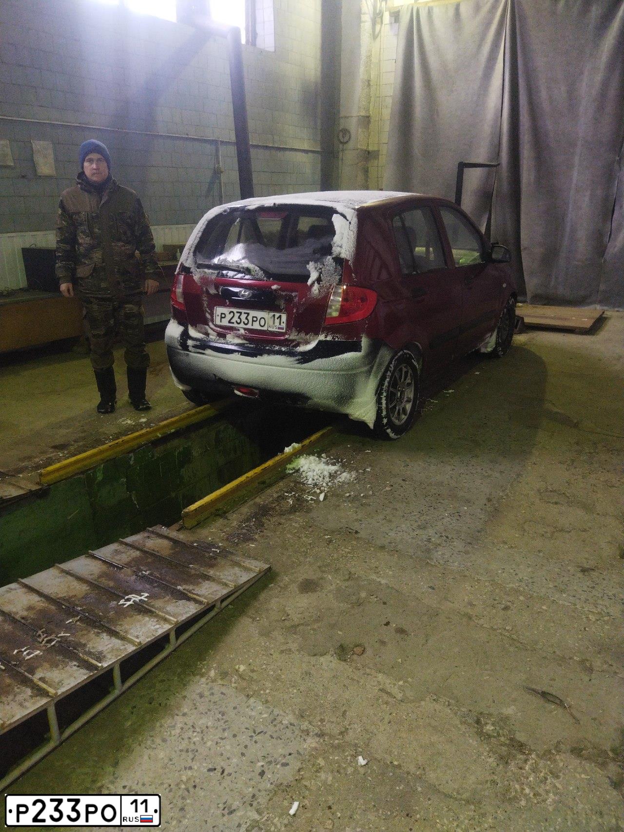 Фото автомобиля HYUNDAI GETZ, 2007 — госномер Е285ХЕ29. Цвет: Красный