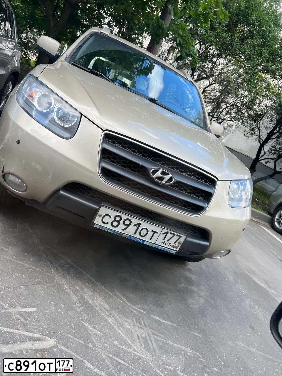 Фото автомобиля HYUNDAI SANTA FE, 2006 — госномер А472МК977. Цвет: СВЕТЛО-БЕЖЕВЫЙ