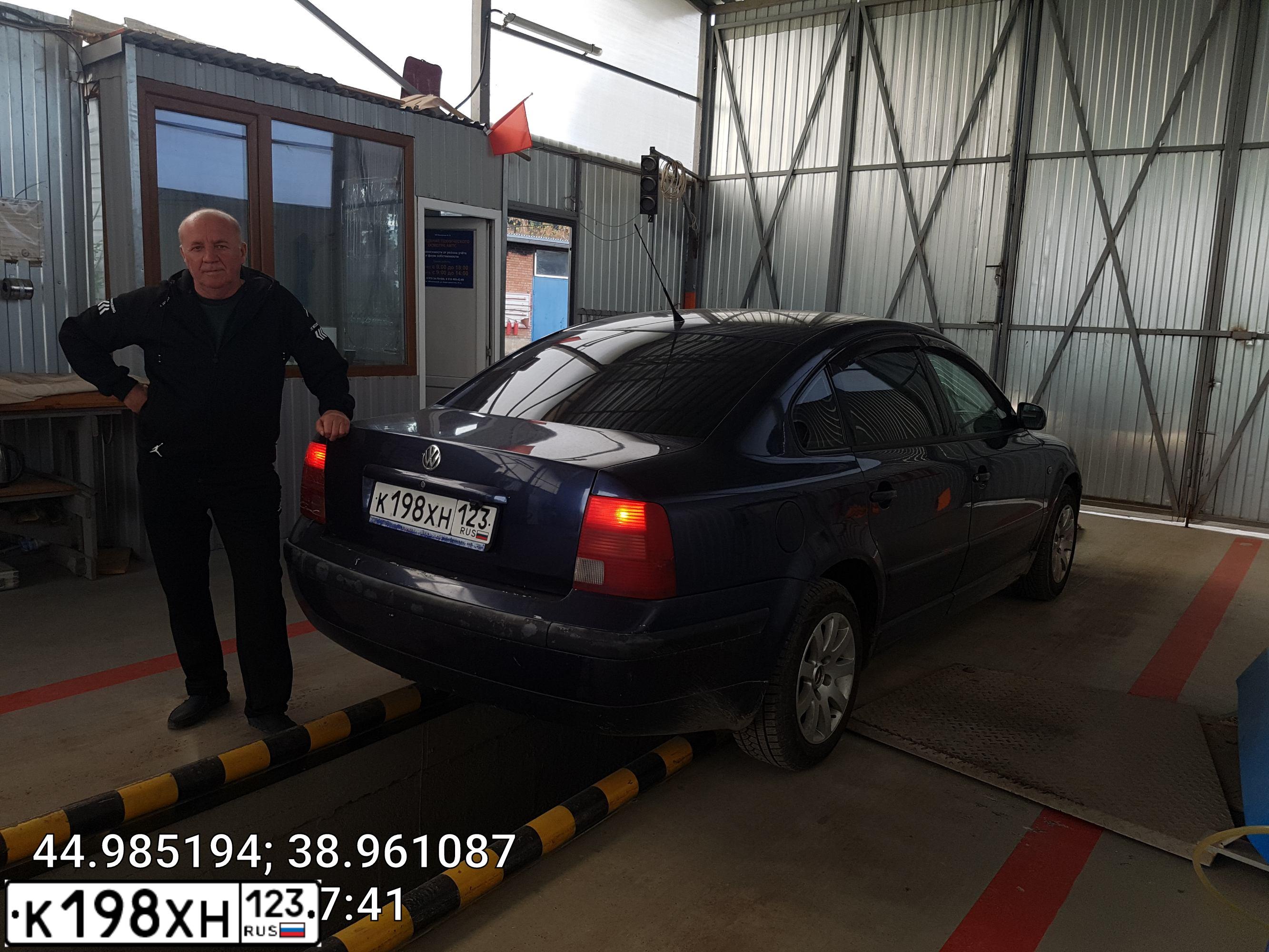 Фото автомобиля VOLKSWAGEN PASSAT, 1998 — госномер О680ТМ193. Цвет: синий