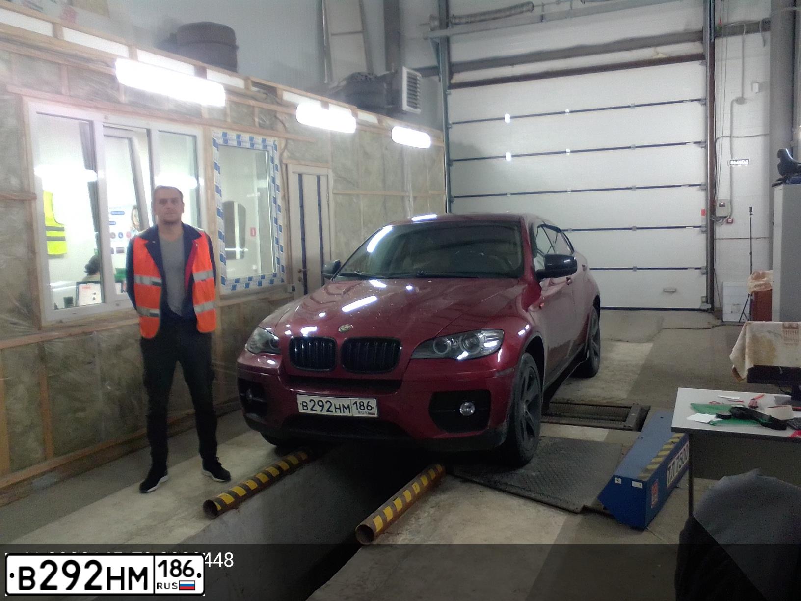 Фото автомобиля BMW X6, 2008 — госномер В006КХ750. Цвет: БОРДОВЫЙ