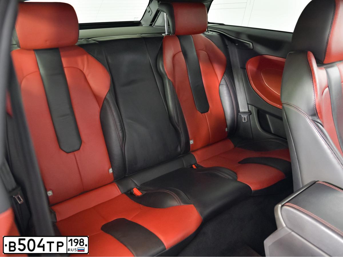 Фото автомобиля LANDROVER RANGE ROVER EVOQUE, 2012 — госномер Р123ТО197. Цвет: ЯРКО-БЕЛЫЙ