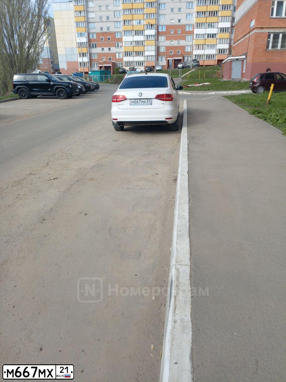 Фото автомобиля VOLKSWAGEN JETTA, 2015 — госномер М667МХ21. Цвет: Белый