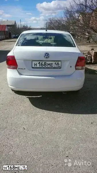 Фото автомобиля VOLKSWAGEN POLO, 2014 — госномер Н168МЕ46. Цвет: Белый