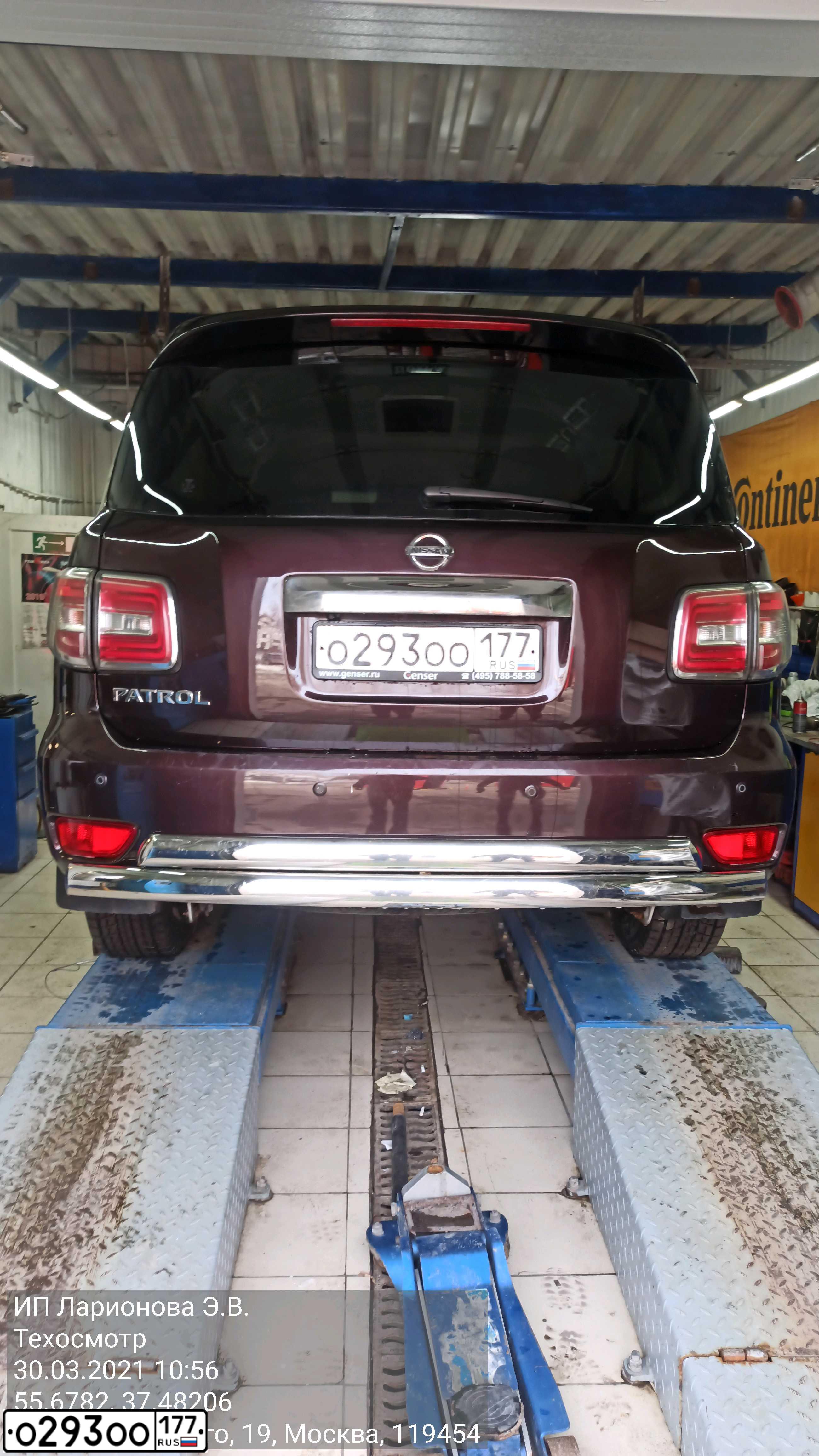 Фото автомобиля NISSAN PATROL, 2014 — госномер В256ХО77. Цвет: ТЕМНО БОРДОВЫЙ