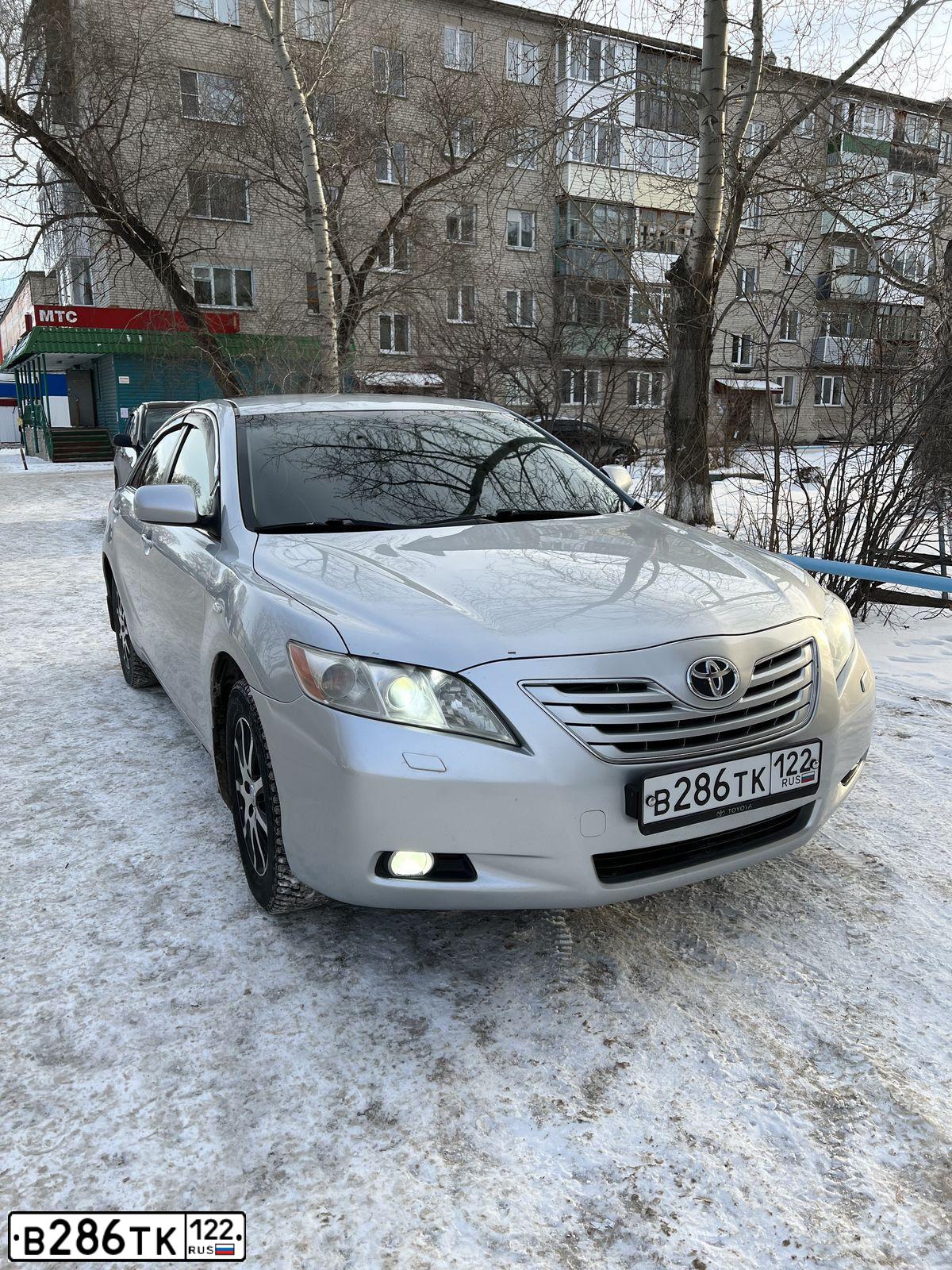 Фото автомобиля TOYOTA CAMRY, 2007 — госномер А777АУ54. Цвет: СЕРЕБРИСТЫЙ