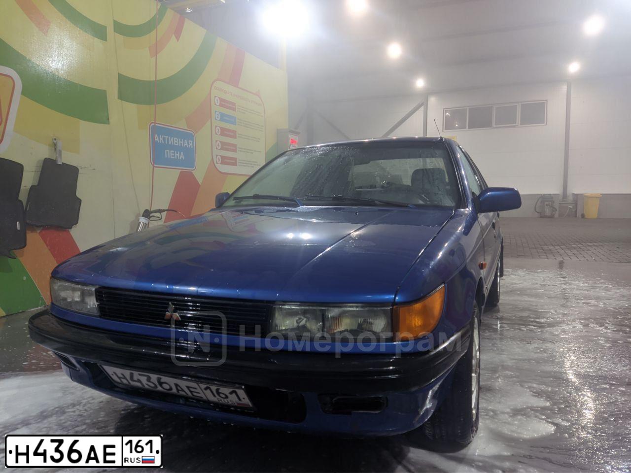 Фото автомобиля MITSUBISHI LANCER, 1991 — госномер Н436АЕ161. Цвет: голубой