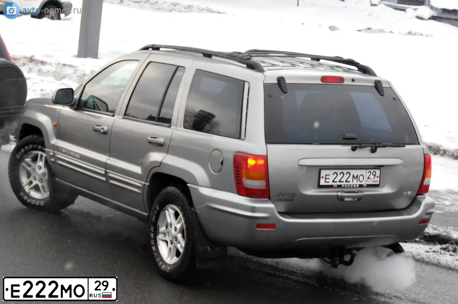 Фото автомобиля NISSAN QASHQAI, 2009 — госномер Е222МО29. Цвет: Серебристый