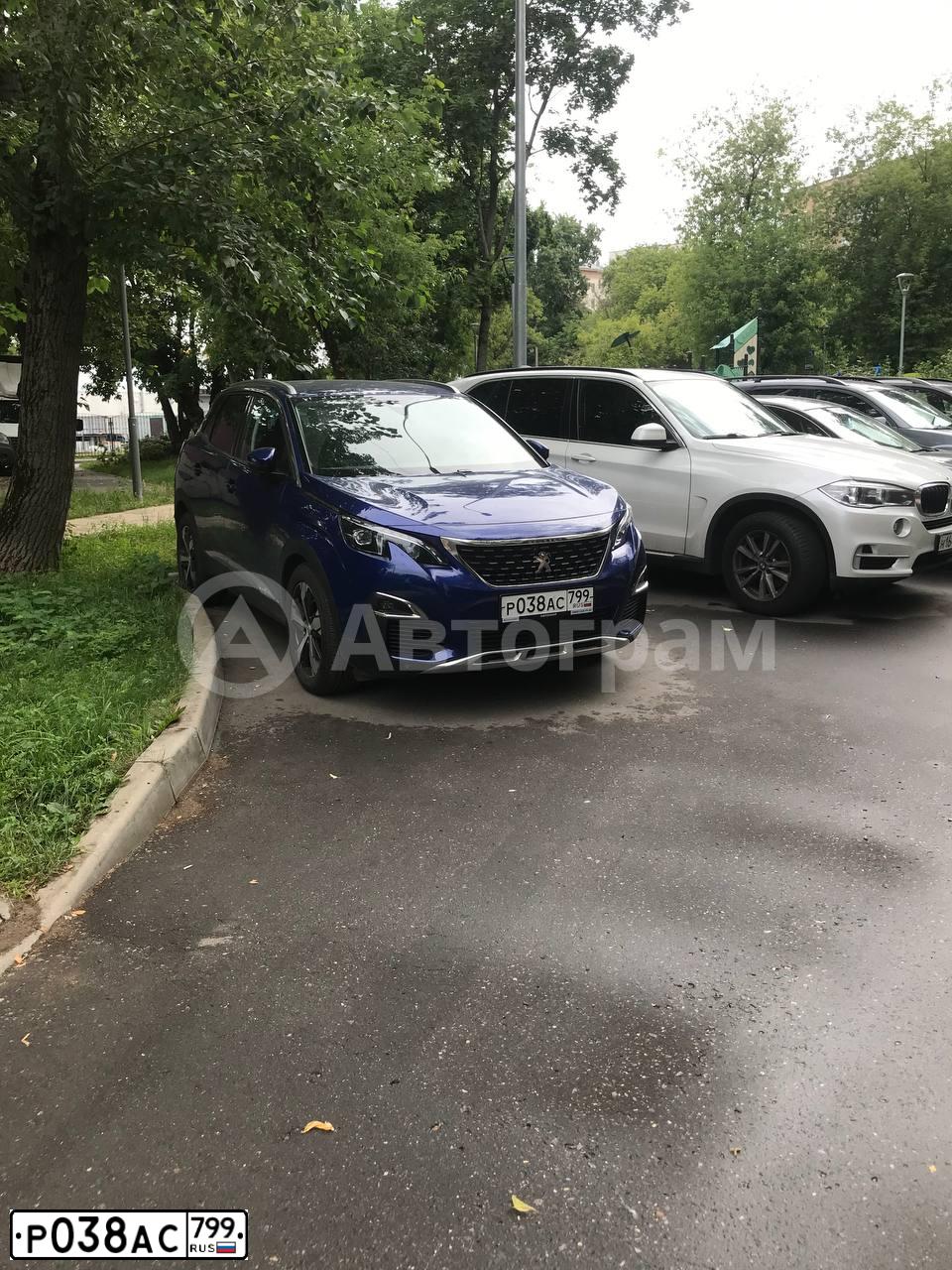 Фото автомобиля PEUGEOT 3008, 2017 — госномер Р038АС799. Цвет: СИНИЙ