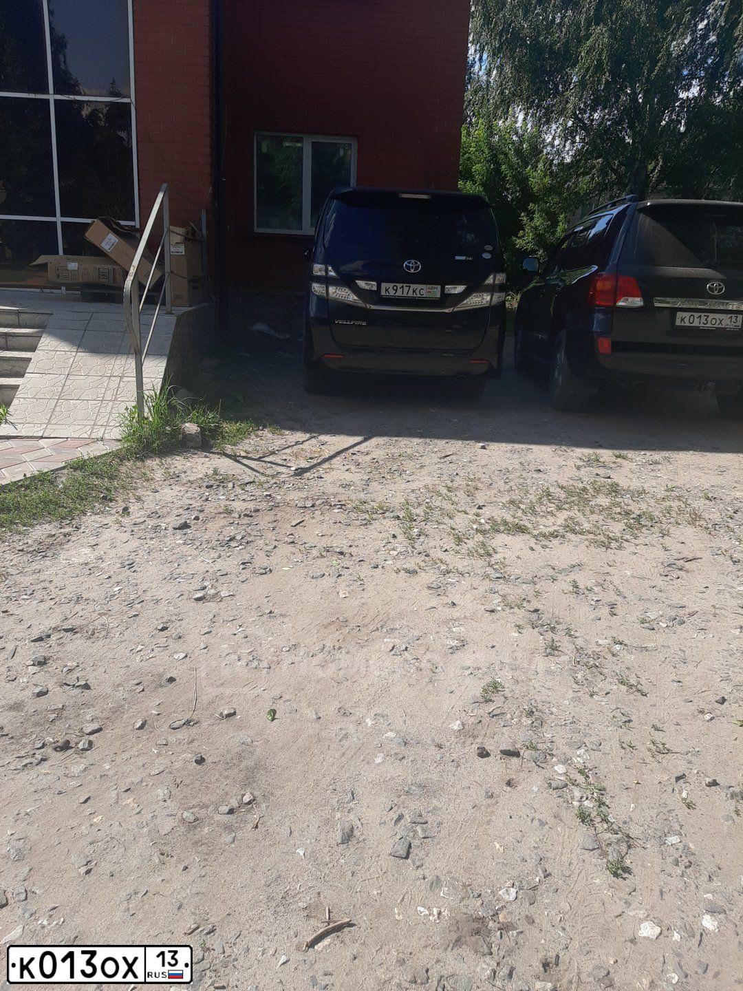Фото автомобиля TOYOTA LANDCRUISER 200, 2014 — госномер К013ОХ13. Цвет: ЧЕРНЫЙ