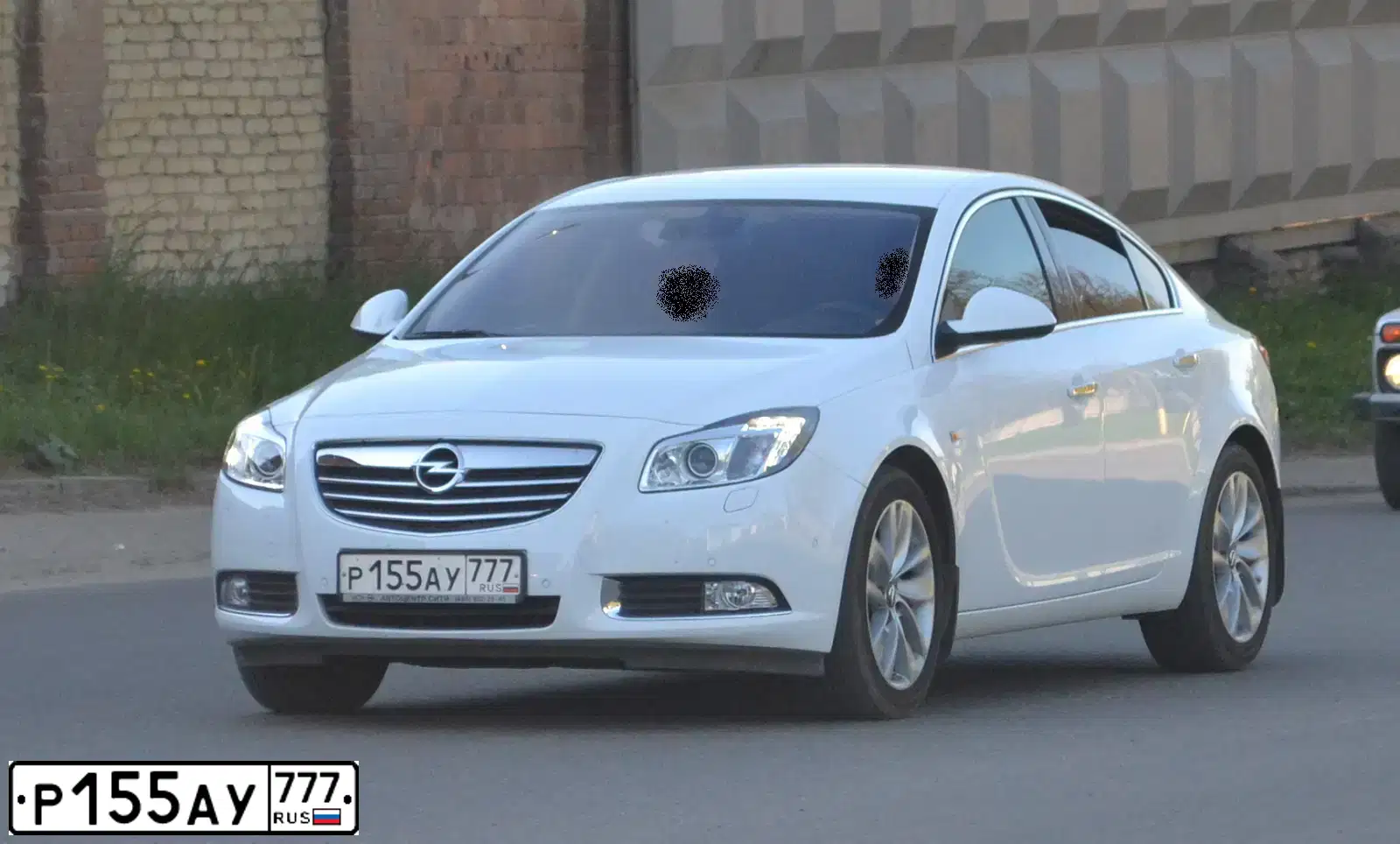 Фото автомобиля OPEL INSIGNIA, 2013 — госномер Р155АУ777. Цвет: БЕЛЫЙ