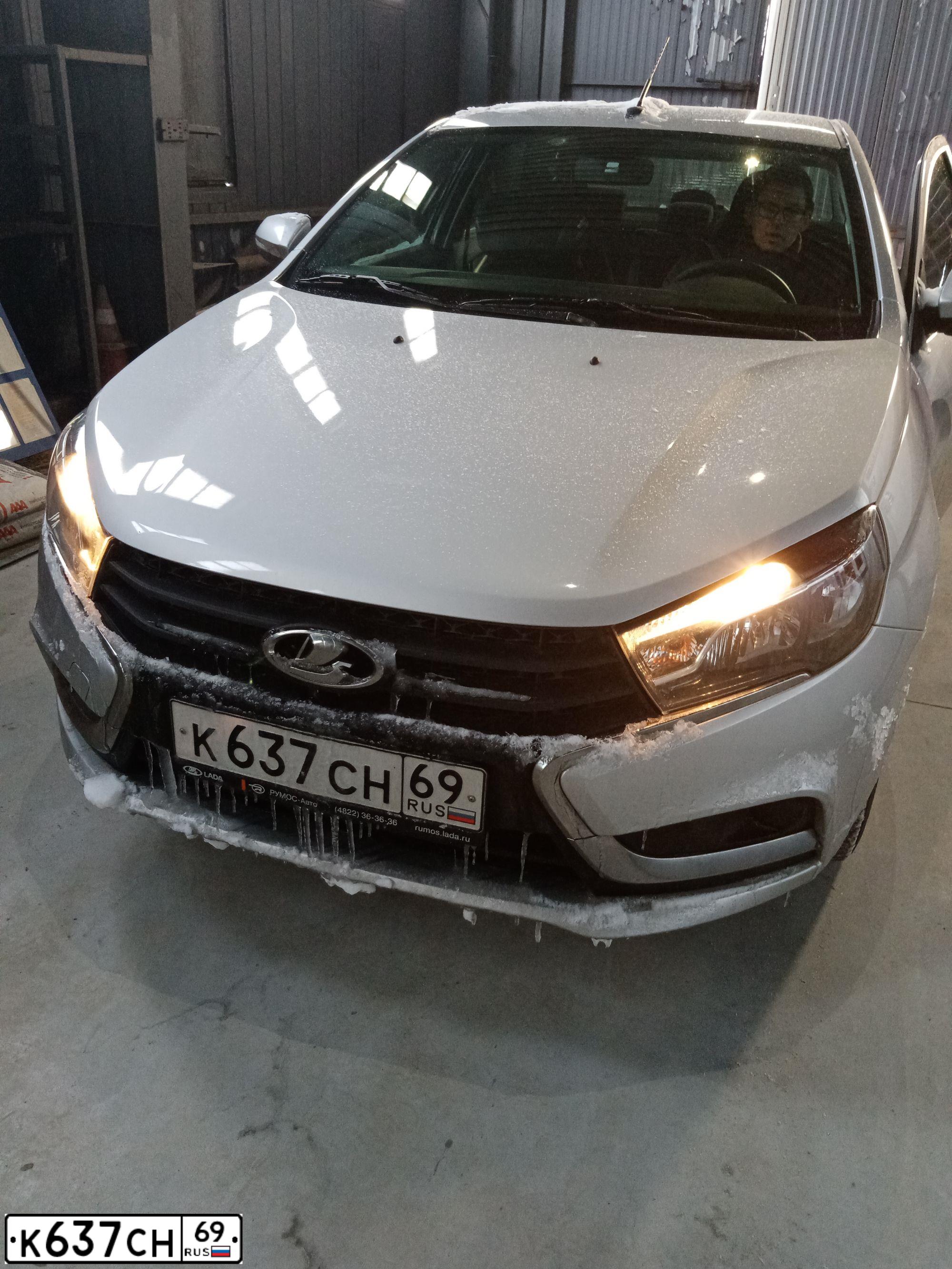 Фото автомобиля LADA VESTA, 2018 — госномер К637СН69. Цвет: Серебристый