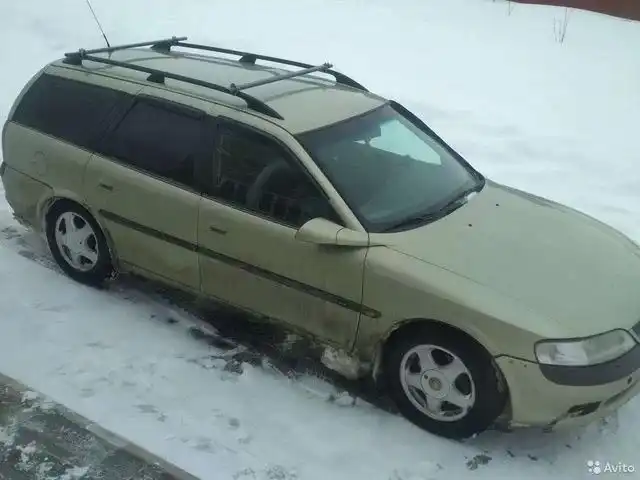 Фото автомобиля OPEL VECTRA, 1997 — госномер В014МХ10. Цвет: СВЕТЛО-ЗЕЛЕНЫЙ