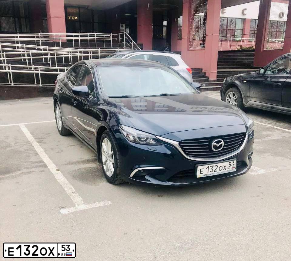 Фото автомобиля MAZDA 6, 2016 — госномер Е132ОХ53. Цвет: СИНИЙ