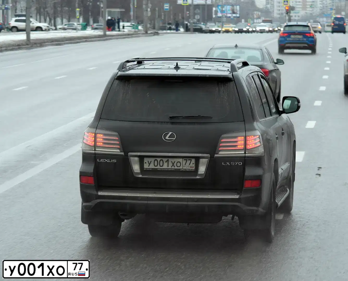 Фото автомобиля LADA 2107, 1998 — госномер У001ХО77. Цвет: СЕРО-БЕЛЫЙ