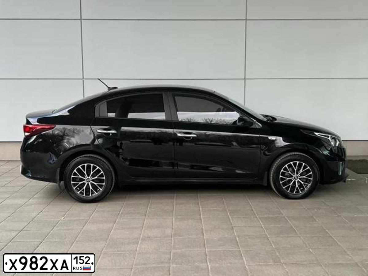 Фото автомобиля KIA RIO, 2020 — госномер Х982ХА152. Цвет: ЧЕРНЫЙ