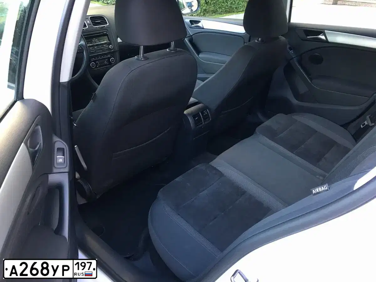 Фото автомобиля VOLKSWAGEN GOLF, 2012 — госномер А268УР197. Цвет: Белый