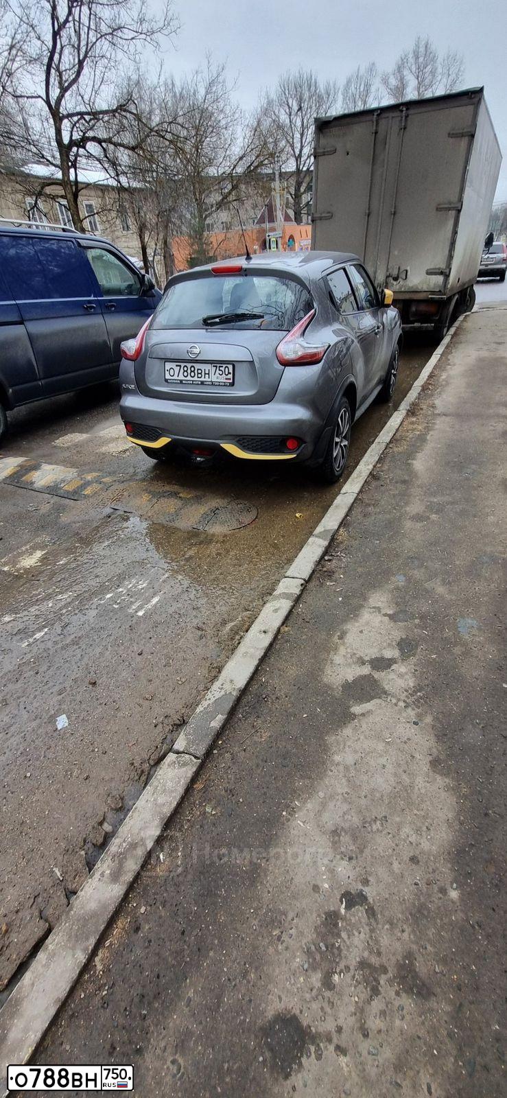 Фото автомобиля NISSAN JUKE, 2015 — госномер О788ВН750. Цвет: СЕРЫЙ