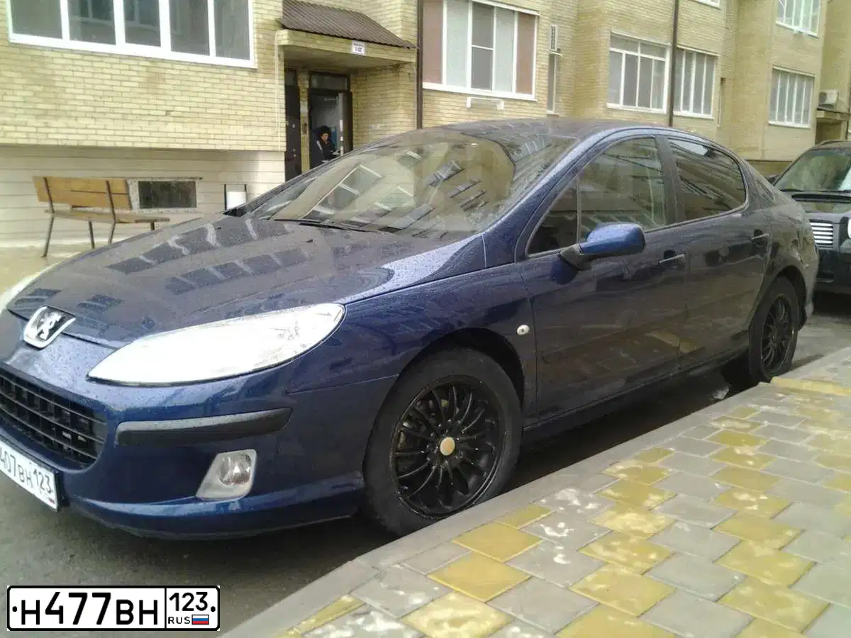 Фото автомобиля KIA CERATO, 2005 — госномер Н477ВН123. Цвет: Серебристый