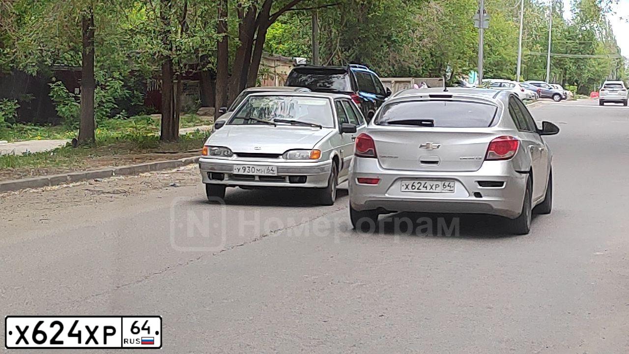 Фото автомобиля CHEVROLET CRUZE, 2012 — госномер Х624ХР64. Цвет: СЕРЕБРИСТЫЙ МЕТАЛЛИК