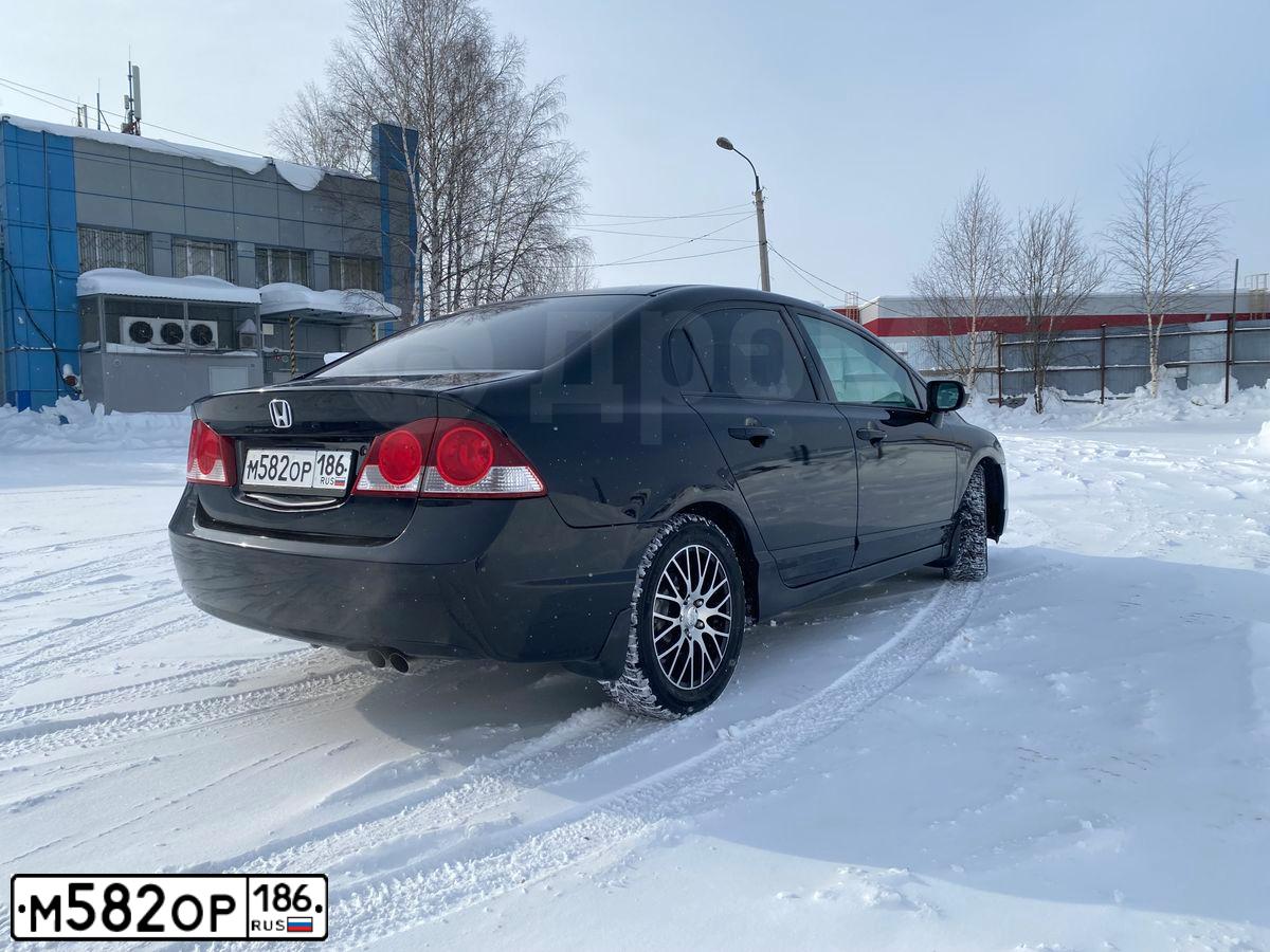 Фото автомобиля HONDA CIVIC, 2008 — госномер М582ОР186. Цвет: ЧЕРНЫЙ