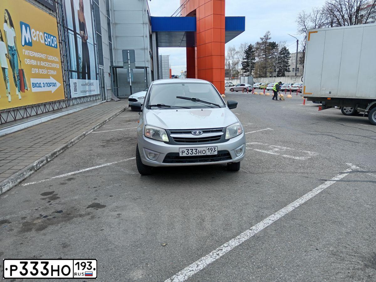 Фото автомобиля TOYOTA LANDCRUISER 200, 2008 — госномер Р333НО193. Цвет: ЧЕРНЫЙ