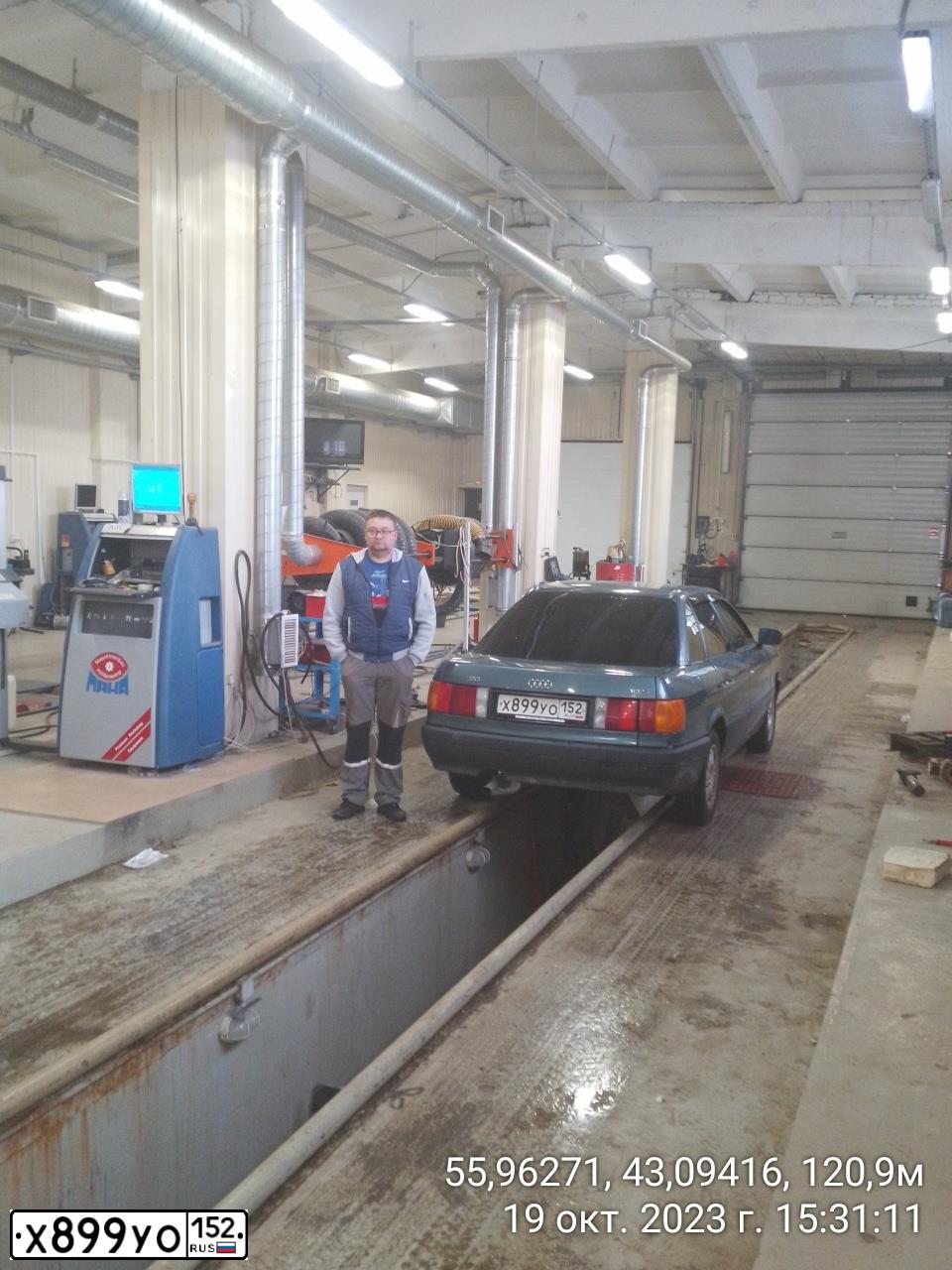Фото автомобиля AUDI 80, 1990 — госномер Х899УО152. Цвет: сине-зеленый